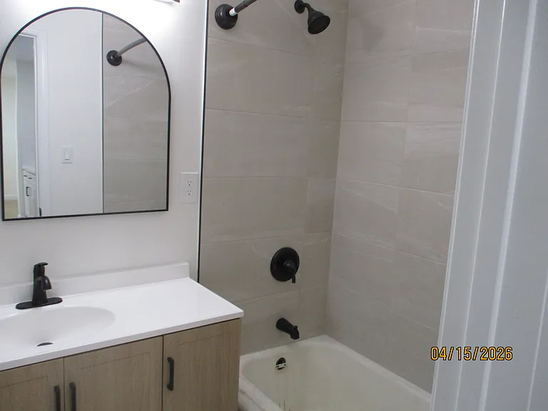 442 W Stocker St #442B — Photo 12