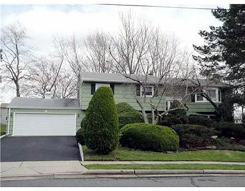 32 Wellington Rd photo 1