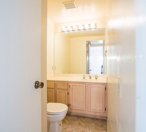 4th image of 20126 Runnymede St Unit 25