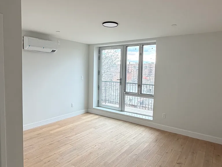 7542 Grand Central Pkwy N #6A — Photo 6