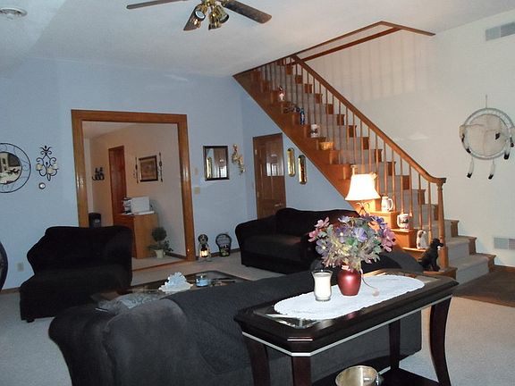 Open staircase : 2nd living space, office, 2 bedrooms and full bath w/laundry.