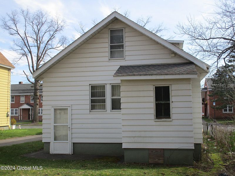 4th image of 1824 Watt Street