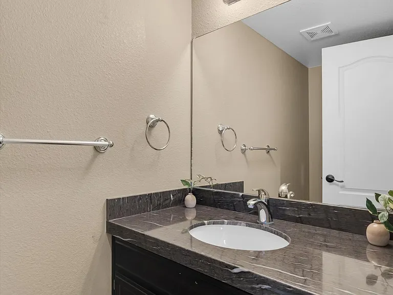 2929 Pleasant Lake Dr — Photo 17