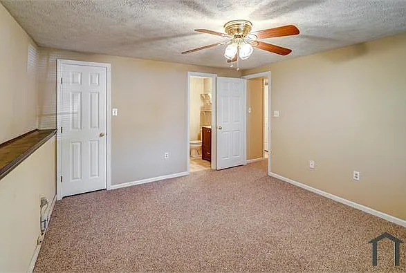 7600 Roscommon Ct #4 — Photo 17