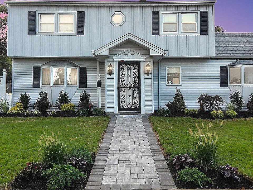 1st image of 3 Lilac Ln