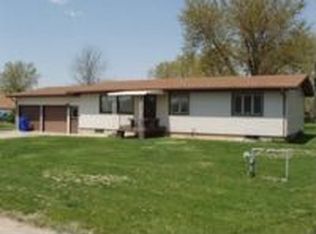 302 E Kansas St, Cairo, NE 68824