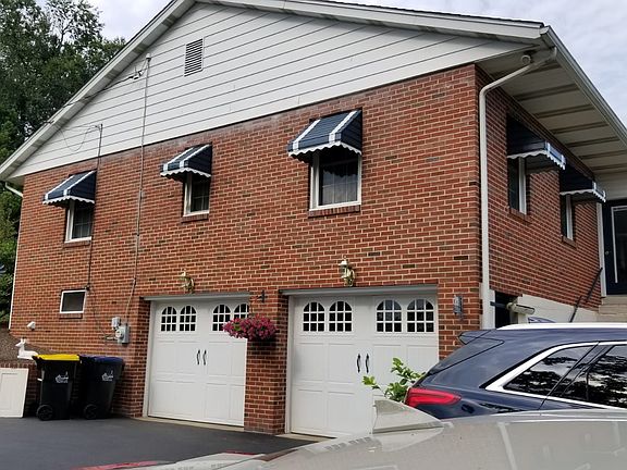 3rd image of 610 W Linden St