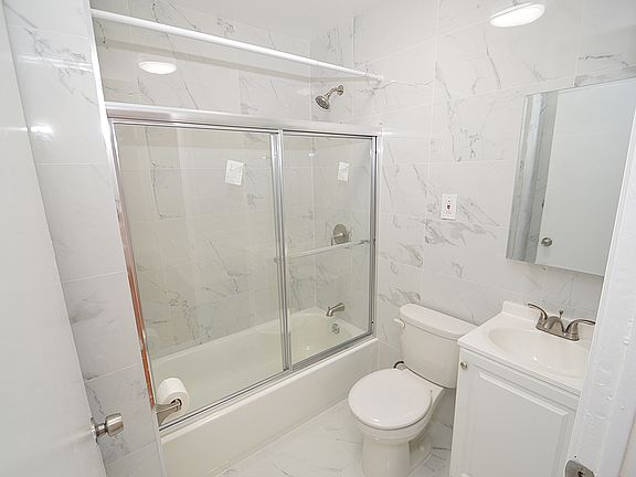 4th image of 57-24 Xenia St Unit 1