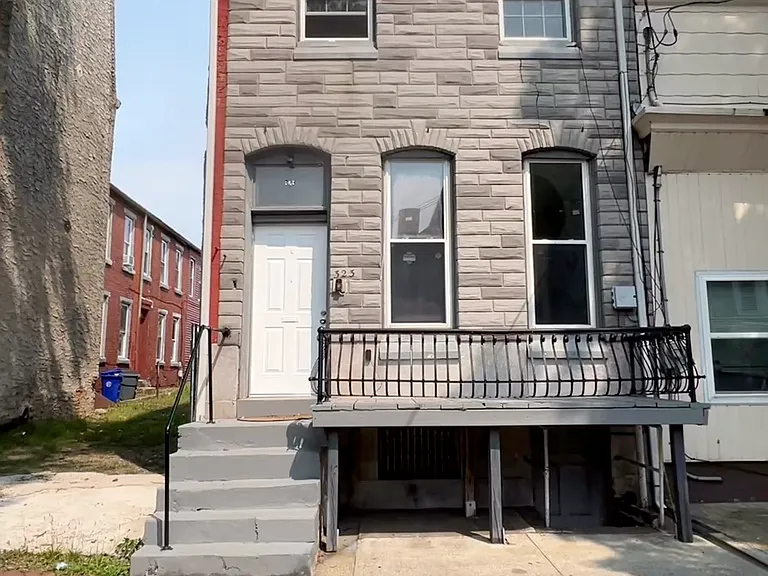 323 S 6th St — Photo 1