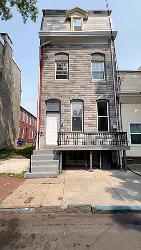 323 S 6th St Photo 1
