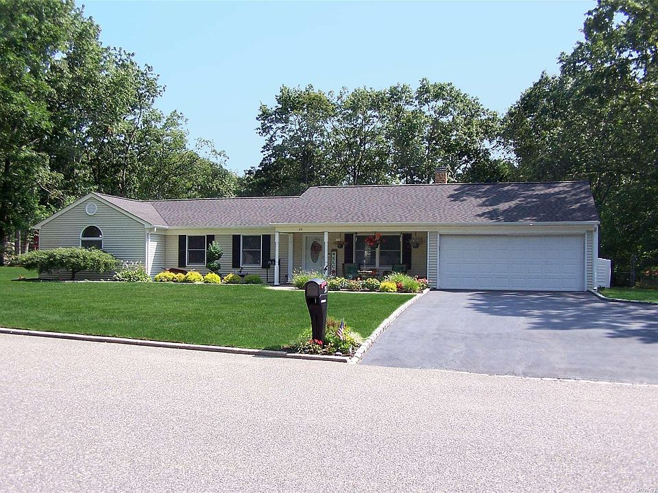 1st image of 35 Chelsea Dr