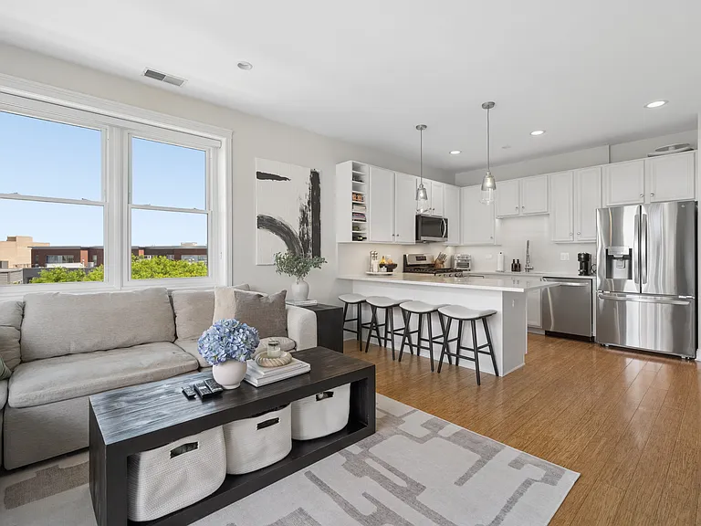2310 W Saint Paul Ave #501 — Photo 12