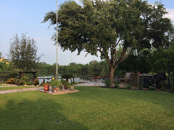 2nd image of 1904 Meadow Way Dr