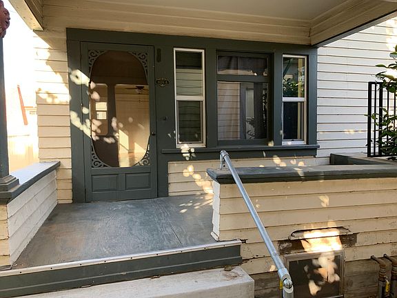 JUNIOR 1 BEDROOM UNIT - ENTIRE LOWER UNIT OF REAR DUPLEX IN VINEGAR HOUSE VILLAGE - RECENTLY SEISMICALLY UPDGRADED FOUNDATION FOR BEST EARTHQUAKE PROTECTION