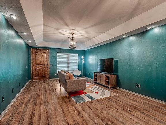 3rd image of 112 N Broadway St
