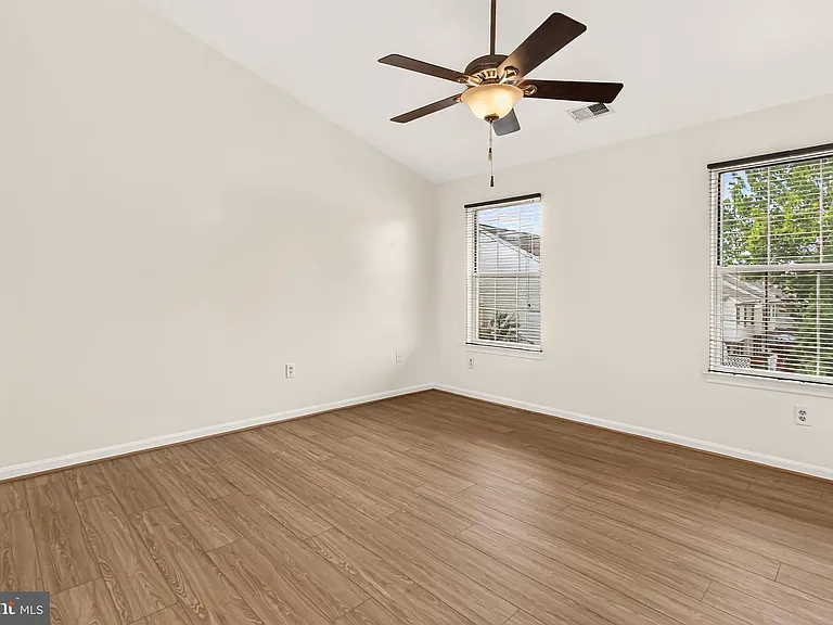 14637 Stream Pond Dr — Photo 25