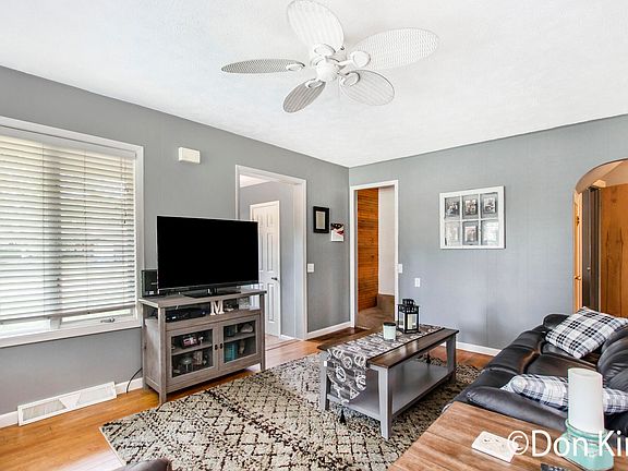 5th image of 2258 Valentine St NE