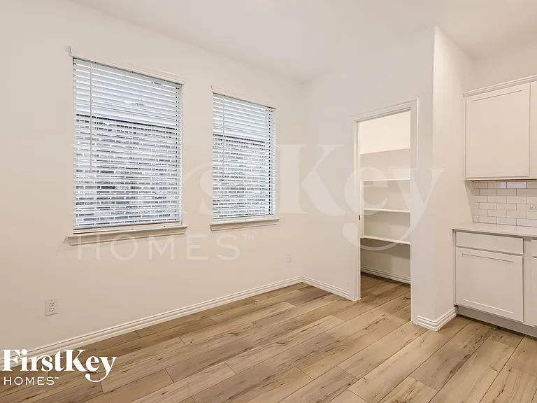 5233 Rockrose Ln — Photo 13