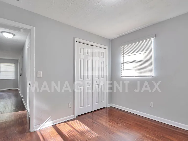 2128 W 15th St — Photo 11