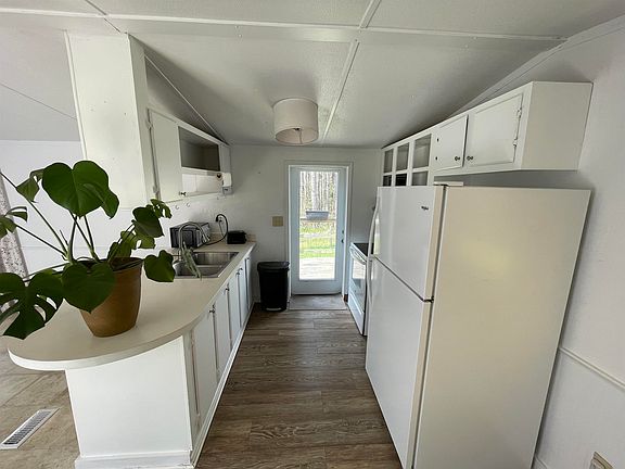 3rd image of 969 NE Persimmon Dr