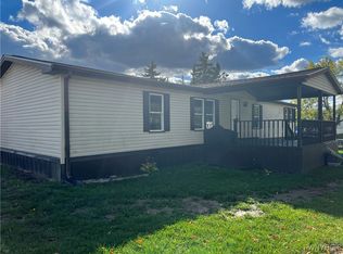 433 Chestnut Dr, Lockport, NY 14094