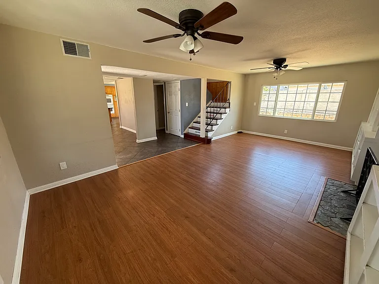 2426 N Hawk St — Photo 8