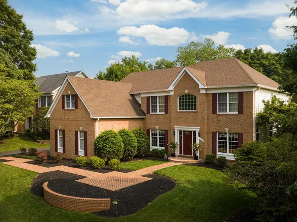 12807 Shadow Oak Ln, Fairfax, VA 22033