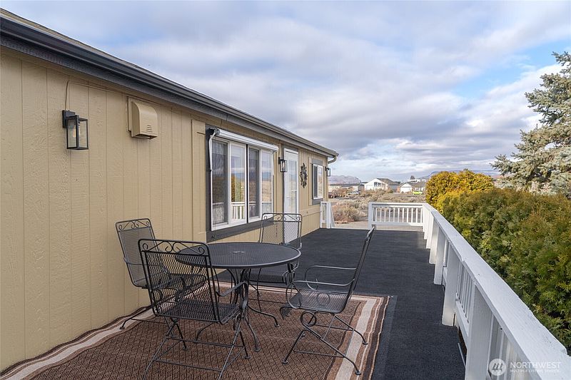 3rd image of 114 Yucca Place SW #482483