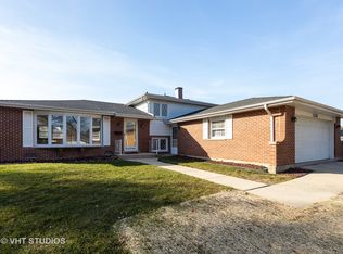7218 Emerson Dr, Darien, IL