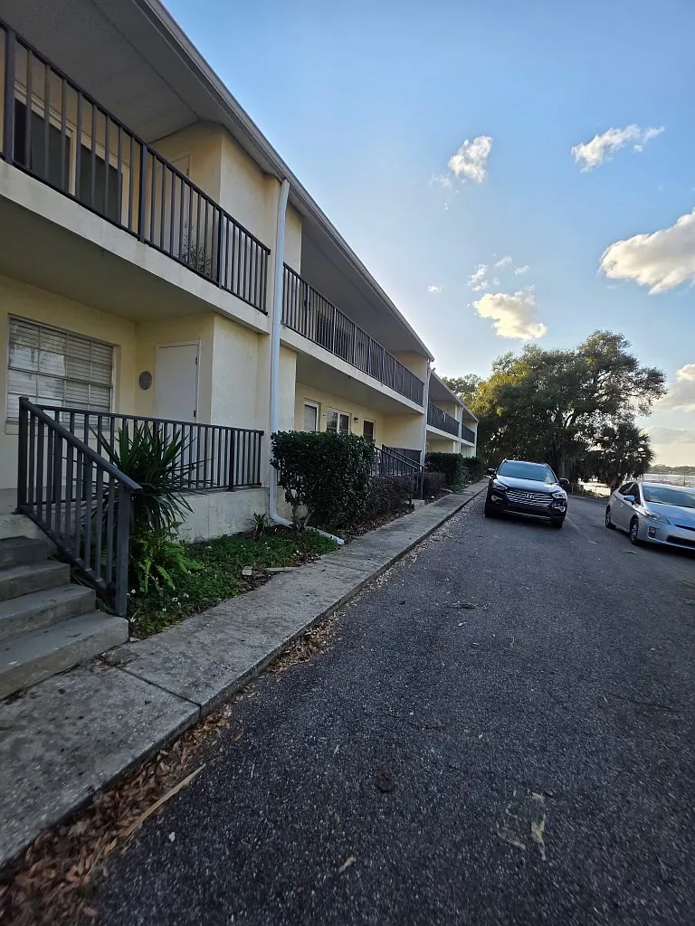 Building Photo - 656 W Osceola St