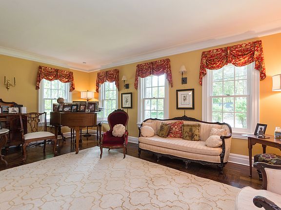 03_558KingSt_1_LivingRoom_HiRes.jpg