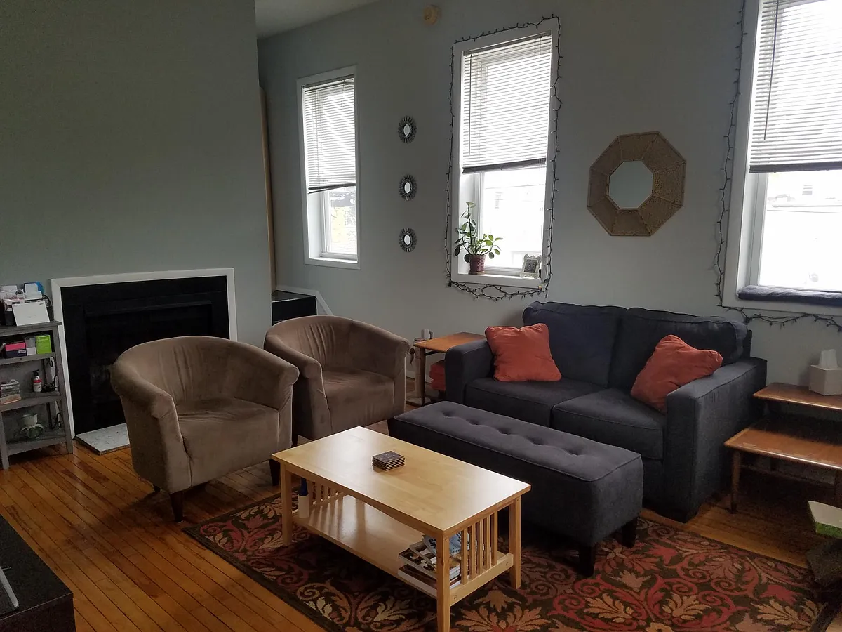 Building Photo - 626 S 3rd St #2F