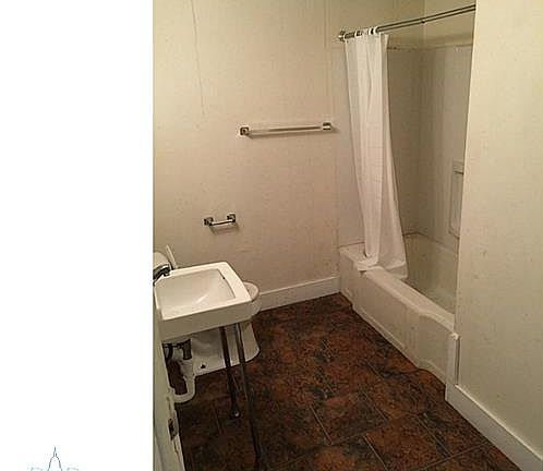 5th image of 1136 N Pennsylvania Ave