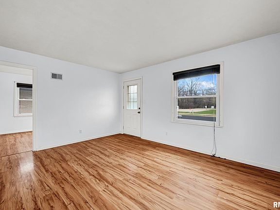 3rd image of 2310 W Heading Ave