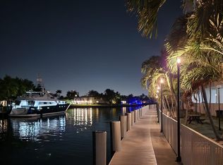 137 Golden Isles Dr APT 614, Hallandale, FL 33009