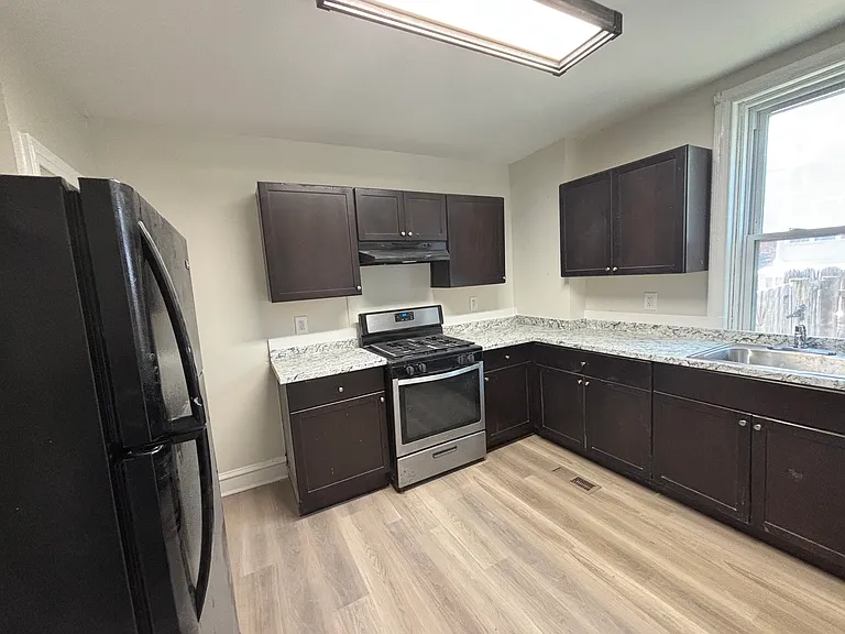 2401 N West St — Photo 5