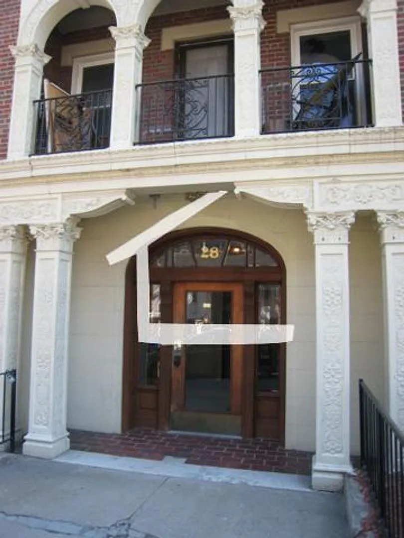 Nice 1 bed in Allston — Photo 4