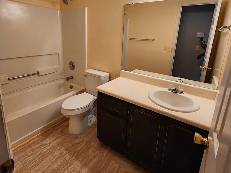 2411 Fernando Ct — Photo 14