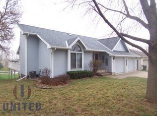 2425 Mohawk Dr, Sioux City, IA 51104
