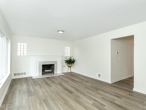 2nd image of 18295 Hubbell St