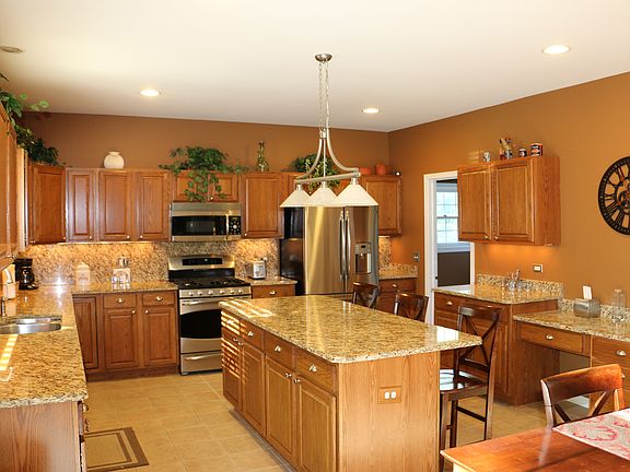 3rd image of 1073 Potomac Ct