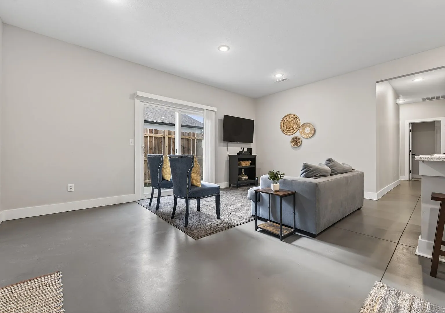 2934 W Murdock — Photo 4