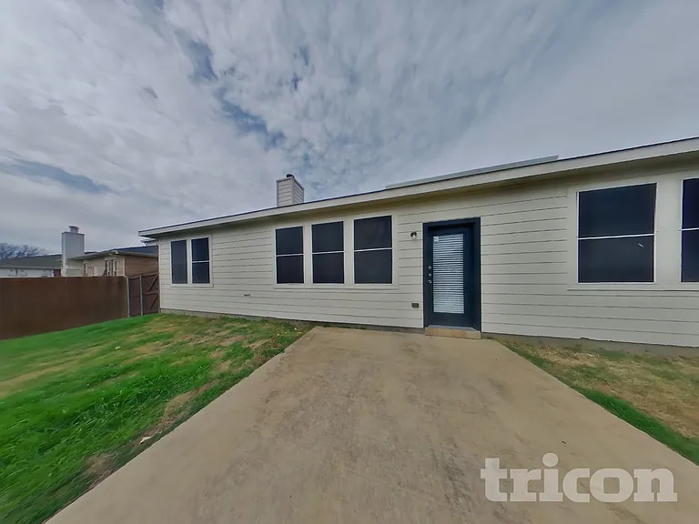 3413 Fashion St — Photo 18
