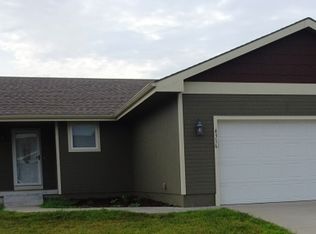 4316 SE Oakleaf Dr, Topeka, KS 66609