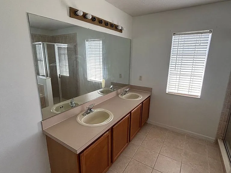 1001 Eiffel Ln — Photo 28