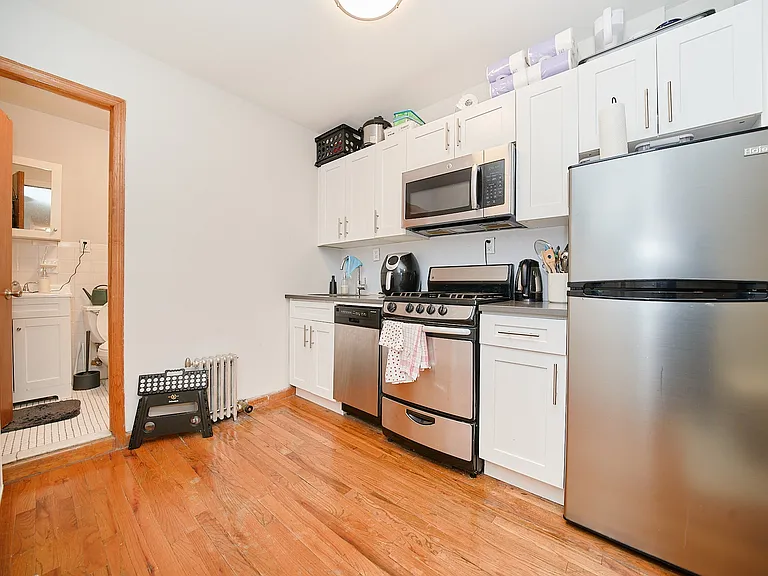 456 9th Ave #6 — Photo 9