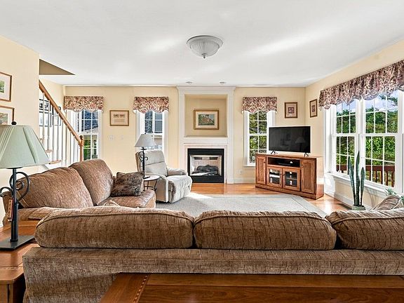 3rd image of 30 Fitts Farm Drive