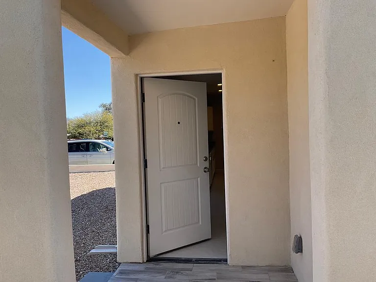 1214 E Elm St — Photo 3