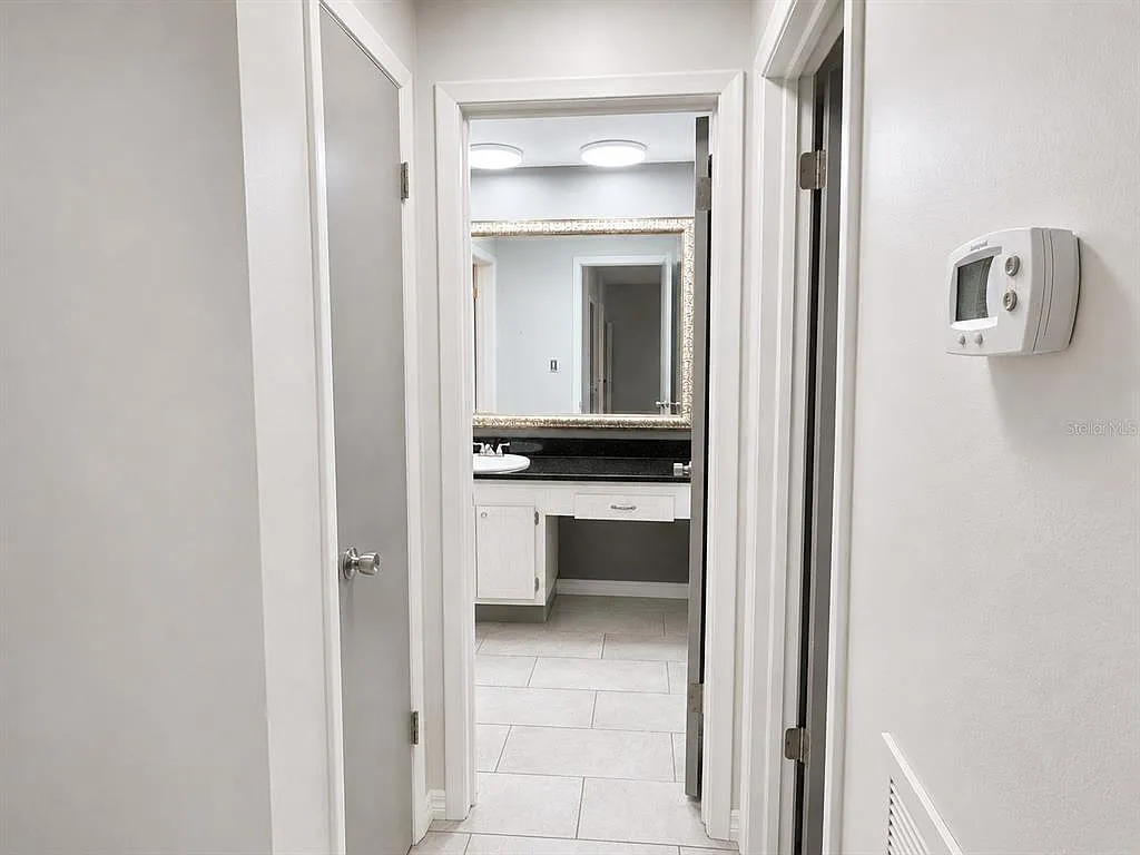 1 bed, 1.0 bath, 945 sqft, $1,550 — Photo 3