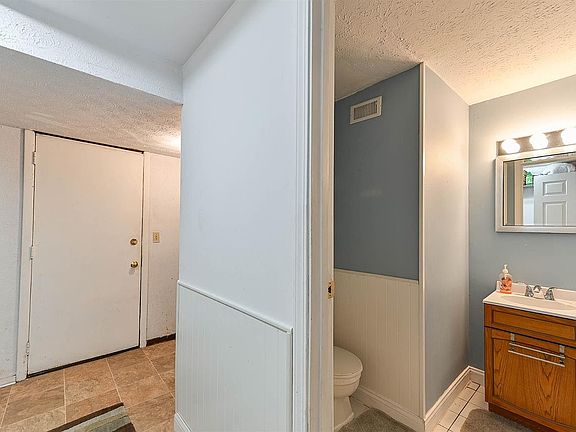 3rd image of 1148 N Frieda Dr